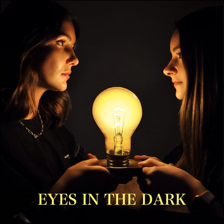 Podcast Eyes in the dark Cover